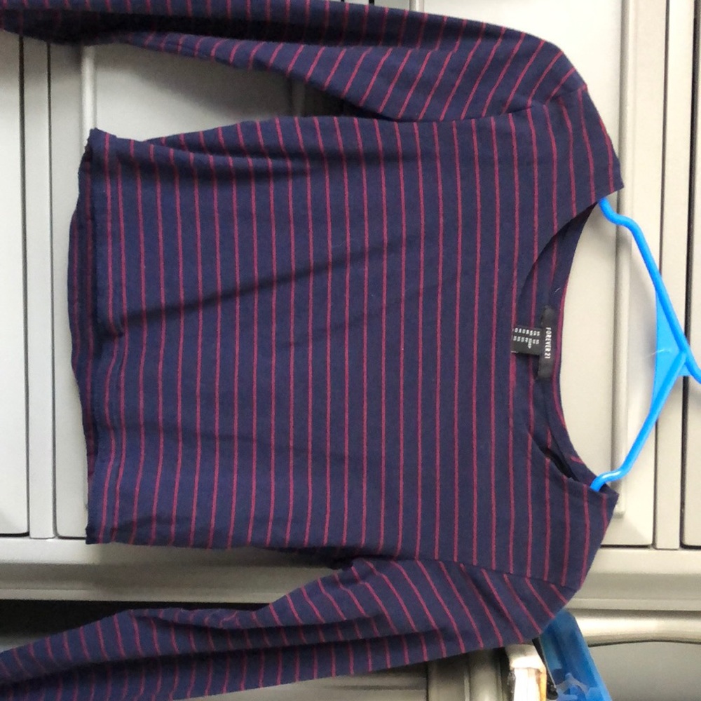 FOREVER 21 CROP TOP SIZE XS